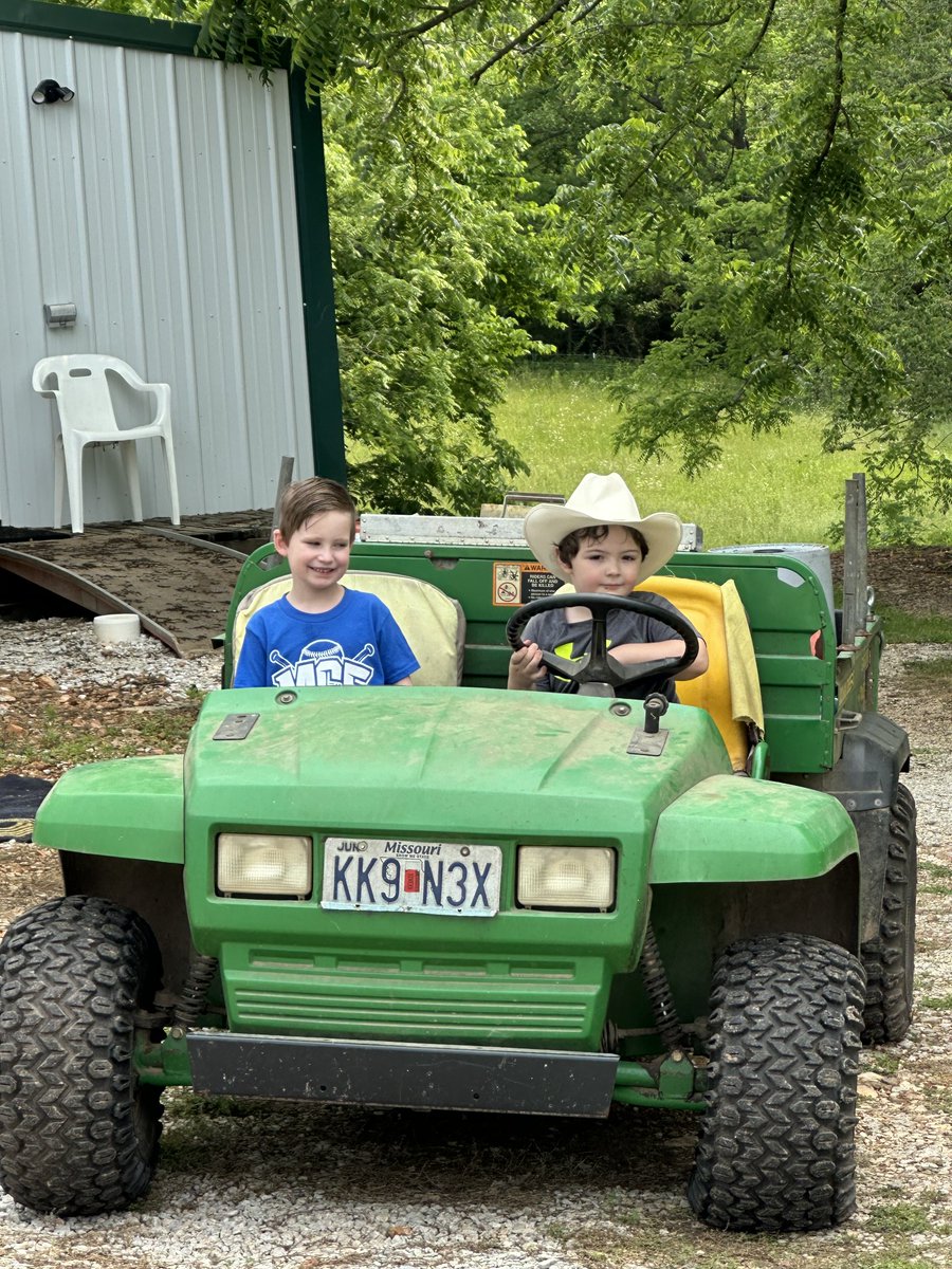 WadeCook64's tweet image. How could you not love❤️ this...my nephews love the gator.👍😎