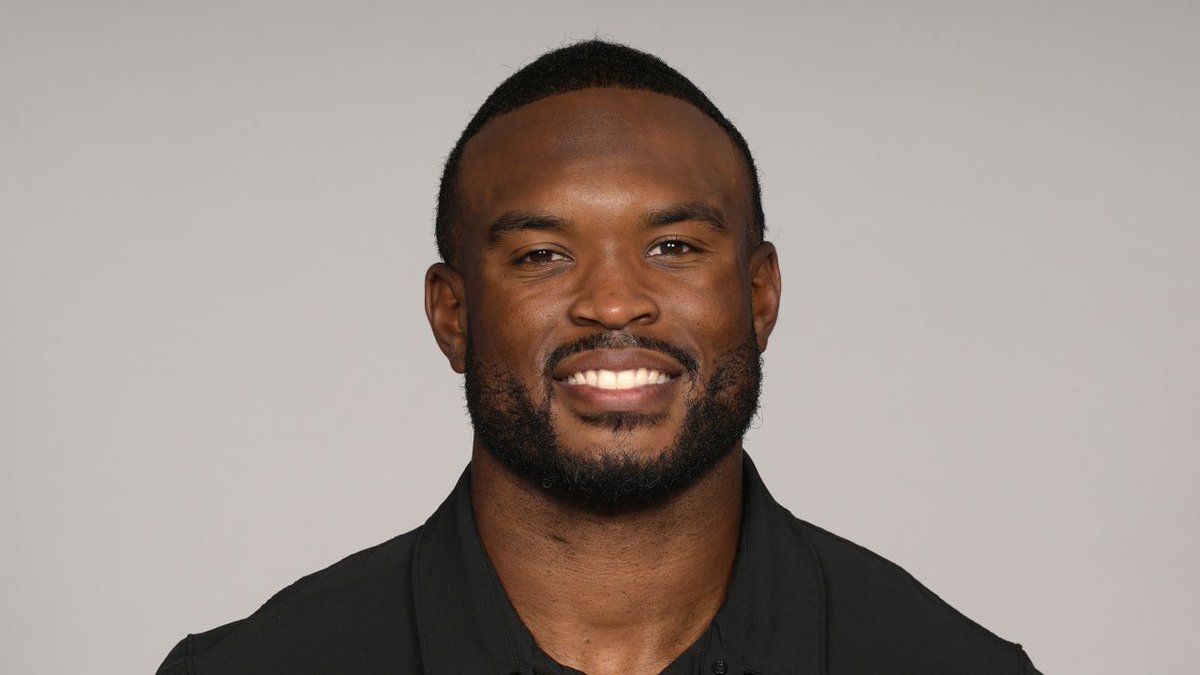 BellCowVonte's tweet image. Cowboys are bringing in #Ravens former DC and LB coach Zach Orr as well as #Cardinals CBs coach Ryan smith for interviews, per @NickHarrisFWST 

Orr will be interviewing for LB coach and Smith will be a lateral move, back to CBs coach.

Thoughts?