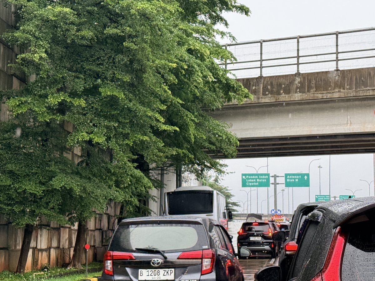 ⁦<a href="/RadioElshinta/">Radio Elshinta</a>⁩ Macet parah Keluar Tol Cilandak akibat TL Abuba Antasari arah Blok M Belum dibikin satu arah dan masalah oleh dishub ⁦⁦<a href="/DKIJakarta/">Pemprov DKI Jakarta</a>⁩ tidak ada penyelesaian dan pengaturan ⁦<a href="/TMCPoldaMetro/">TMC Polda Metro Jaya</a>⁩ tidak ada, ⁦<a href="/pramonoanung/">Pramono Anung (IG : @pramonoanungw)</a>⁩ bagaimana?