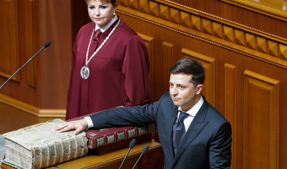 Дехто запитує, чому я такий вимогливий до Зеленського, і ніяких вимог не ставлю до Путіна.

Все просто.

Панове, я найняв на роботу і плачу гроші Зеленському.
Тому й вимагаю саме у нього.

Вимагаю виконувати саме те, для чого його найняв – забезпечити безпеку, права та свободи
