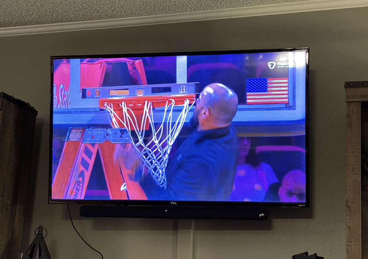 lindsferatu tweet media