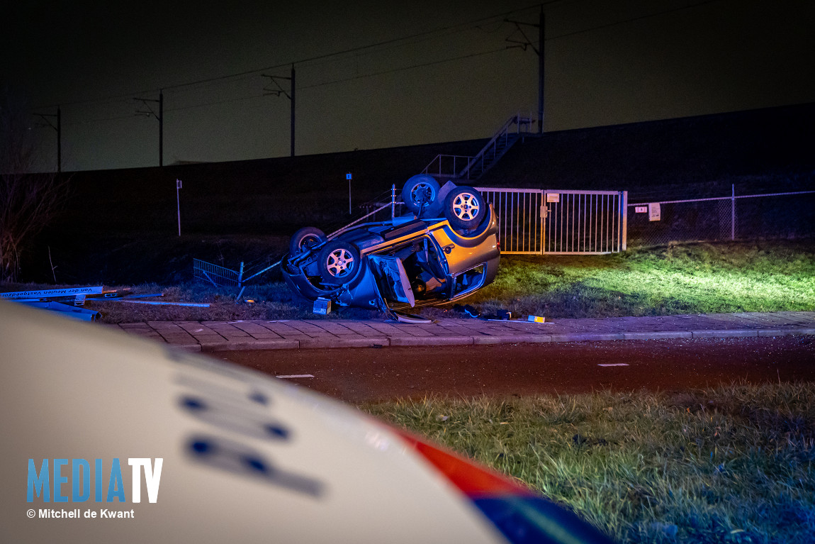 Brommobiel op zijn kop na eenzijdige aanrijding in Barendrecht