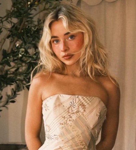 dontblamealex's tweet image. When a couple breaks up don't listen to both sides. Just watch who gets a glow up