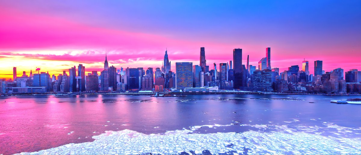 Splash of fiery pink in the #sunset skies above a very icy cold #NYC tonight. #NewYork #NewYorkCity