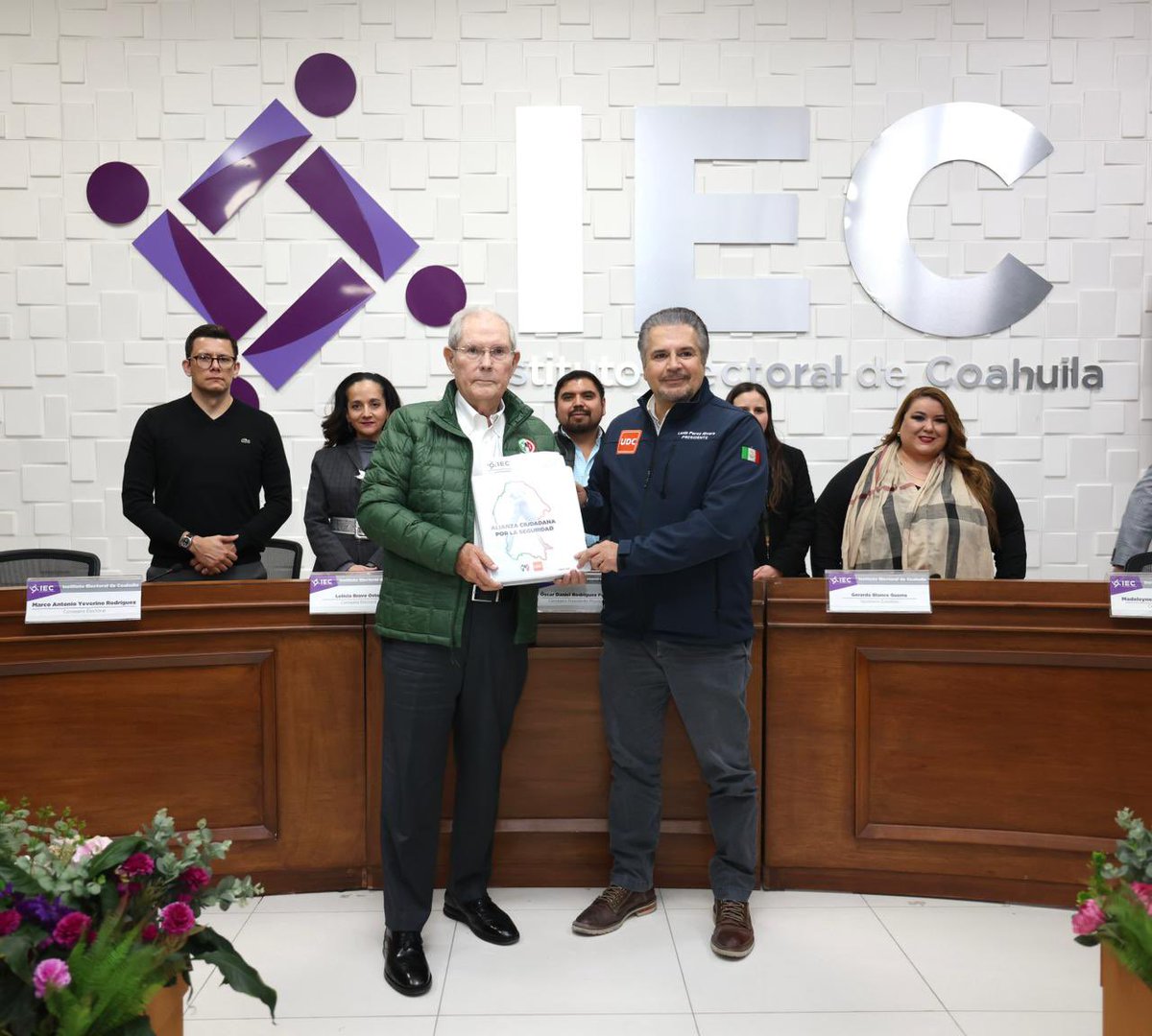PRICoahuila's tweet image. En un acto de fuerza y unidad, ante más de 500 militantes y simpatizantes de todo el estado, el PRI y la UDC formalizaron la entrega del convenio de coalición con el que buscan ratificar la mayoría y ganar el carro completo en el Congreso del Estado de Coahuila.