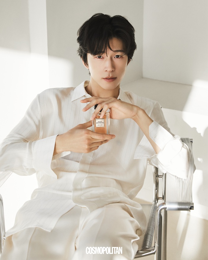 #광고
이번 홍경 화보 역대급 아닌가요?ㅠㅠ
아르마니 프리베 신제품 오랑쥬 메디테라네 무드가 홍경이랑 찰떡임 
오렌지빛 햇살+여유 무드 제대로고 테 울롱 조합도 너무 좋다 이거야❤️