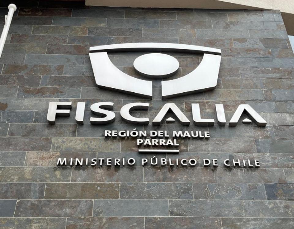 FiscaliaMaule's tweet image. Fuego originado por el uso de máquina orilladora al cortar pastizales destruye iglesia católica en sector  #Catilllo comuna de #Parral. #Fiscalía de Flagrancia dispone que autor pase a control de detención por el delito culposo de incendio.
@FiscaliaMaule dispone peritajes a
