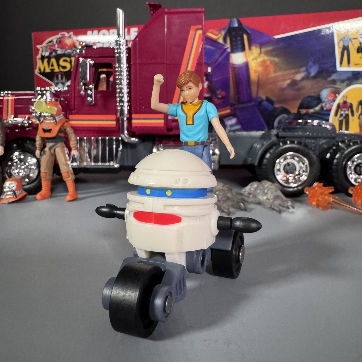 InPursuitofToys's tweet photo. Hereβs a look at the The Loyal Subjects M.A.S.K. Mobile Defense Unit.
#mobilearmoredstrikekommand #masktoys #theloyalsubjects #80scartoons #inpursuitoftoys https://t.co/RWy0KsRUvp