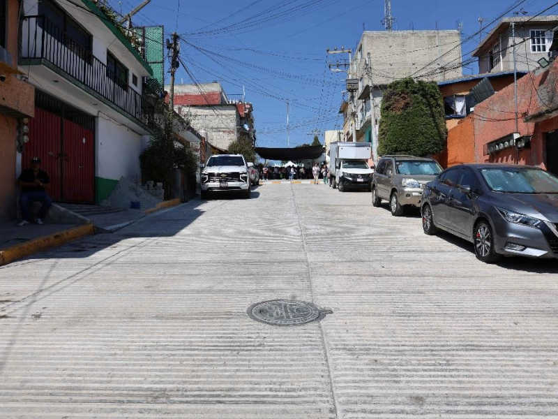 🚧 Mejor movilidad para Huixquilucan. La calle Secretaría de Salubridad es rehabilitada con concreto hidráulico para beneficio de vecinos.

📸: <a href="/HuixquiGob/">Gob Huixquilucan</a> 

📌: acortar.link/bgosNE