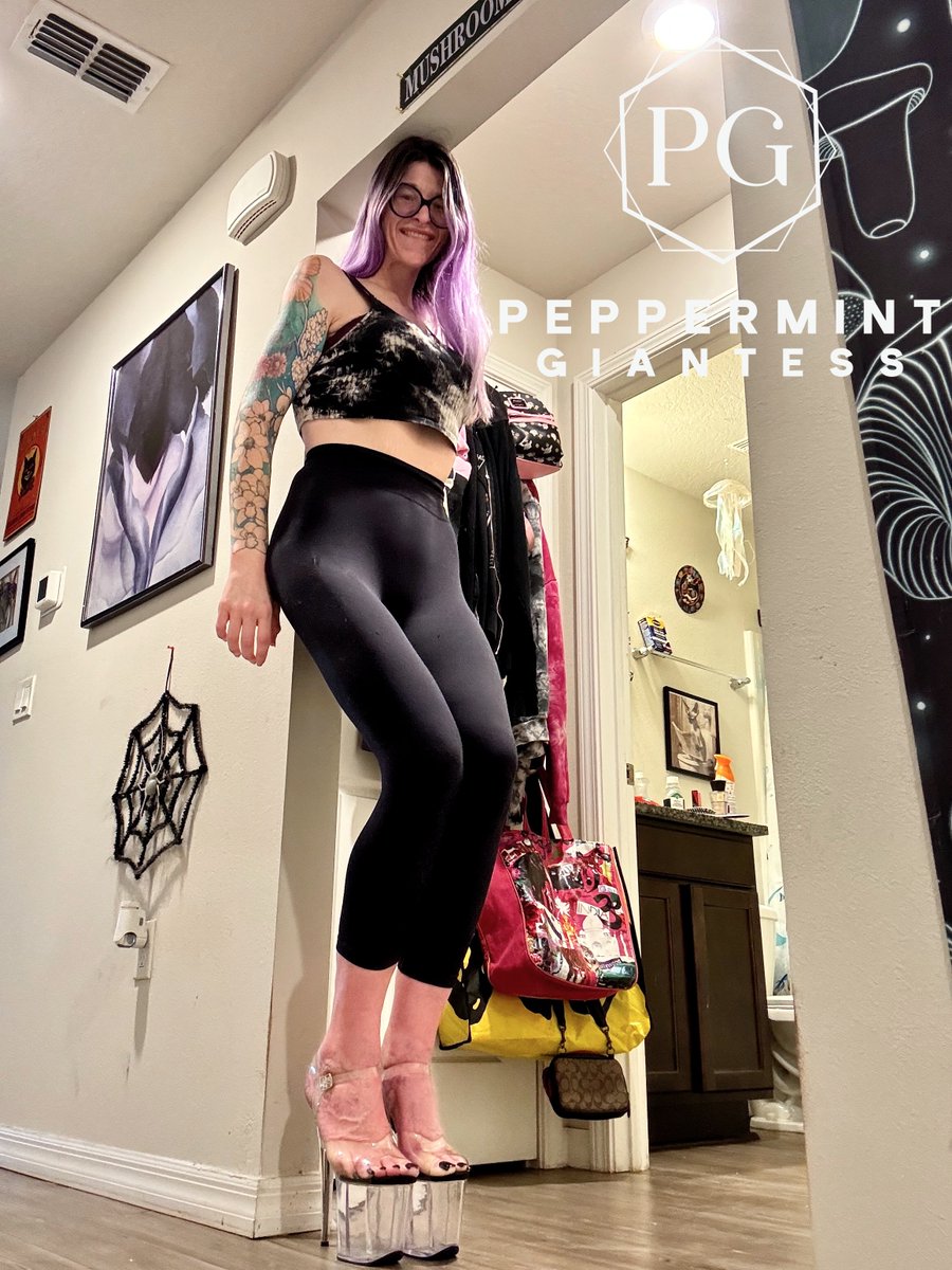 pprmnt_giantess's tweet photo. In my 8-inch heels, I canβt even fitπ¦!! New #IgnoringGiantess video dropping tonight at 7 EST. Subscribe NOW to get the first peek in 1 hour & a discount!π€
#giantess #UnawareGiantess #amazons #8inchheels #Bigfeet #longlegs https://t.co/qQrItd9iNl