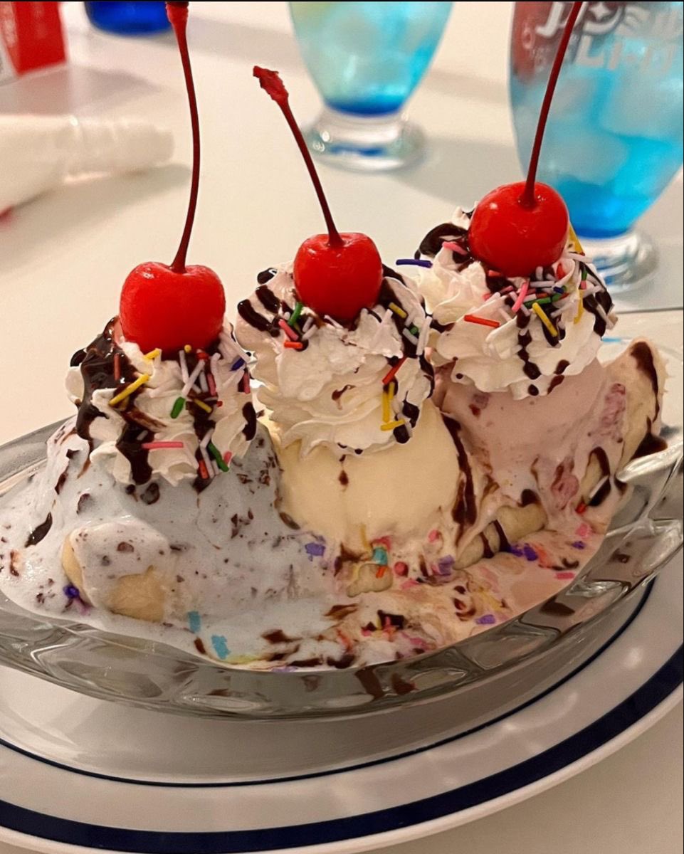 cupckebatter's tweet image. 🍒🍨🍌🍫