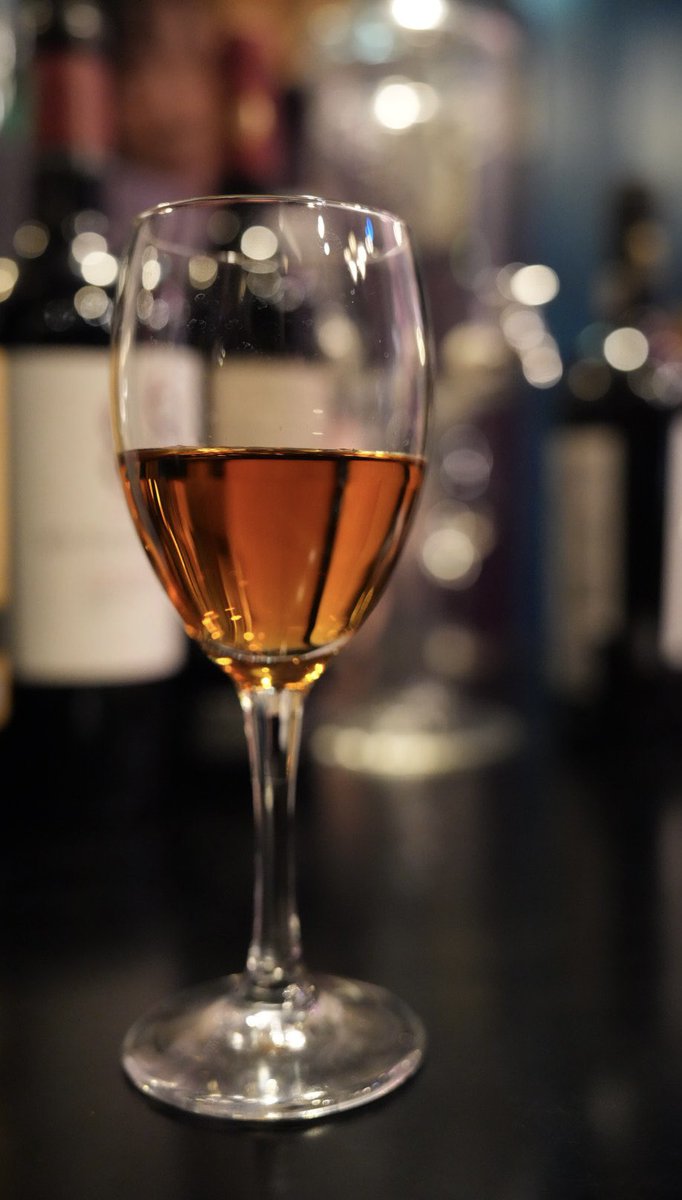 オンディーヌさまにて（<a href="/ondine0515/">Gallery Cafe&Bar オンディーヌ</a> ）
昨日は去年から計画していたお友達との貴腐ワイン飲み会✨

極甘口とブルーチーズ&amp;ドライフルーツ、セミドライトマトの相性は💕

Grand Tokaj 
Tokaji Aszú 6 Puttonyos

#ワイン　#貴腐ワイン