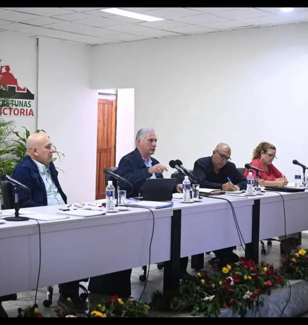 LorenzoOsbel's tweet photo. Muy profundos los análisis realizados en el Pleno del Comité Provincial del Partido en #LasTunas, presidido por el Primer Secretario del Comité Central Miguel Díaz Canel y el Secretario de Organización Roberto Morales Ojeda #PorLasTunasLaVictoria #SíSePuede #PorUn26EnEl26 https://t.co/8Agmvv1kaz
