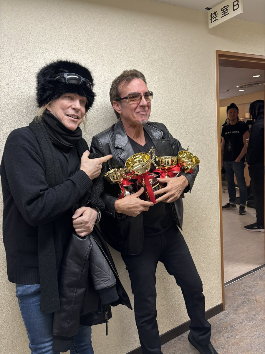 DerekSherinian's tweet image. ありがとう、日本、そしてBURRN! 編集部！
皆さんの「一番」になれて光栄です！❤️🙏@burrnonline @MW_Schenker