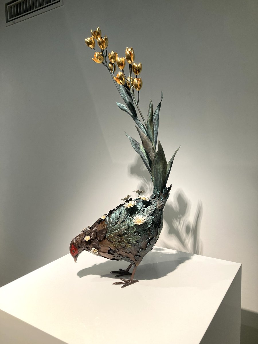 美しい作品。素敵でした。

この向かいの七宝の花を撮り忘れました。
アンセリウム。

#芸大
#卒展
に行ってきました。