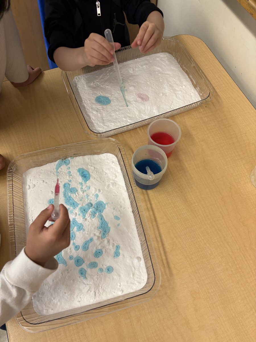 GuidaMicael's tweet photo. What’s more fun that sprinkling coloured vinegar on baking soda and watch it bubble? ELP 3 students worked on their finger grasp, fine motor skills and did a #science experiment. They had #snowmuchfun @TCDSB @LeoBevilacqua1 @tdece1 https://t.co/ejiiWSwYiy