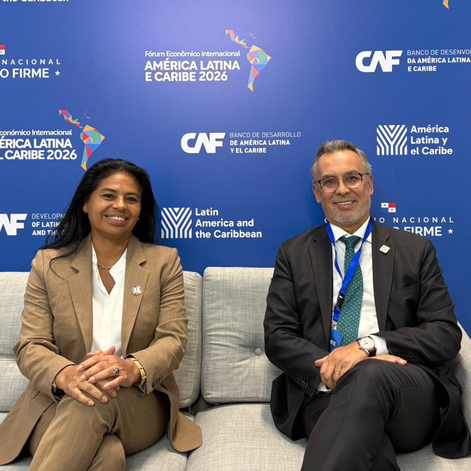 FIDA_LAC's tweet photo. 📢La Directora Regional de @FIDA_LAC, Rocío Medina, se reunió en Panamá con Edgardo Álvarez, Secretario General de @_ALIDE_, para fortalecer el trabajo con la banca pública de desarrollo, clave para movilizar más recursos a zonas rurales y a los pequeños productores de la región. https://t.co/Vi1PbNkCQn