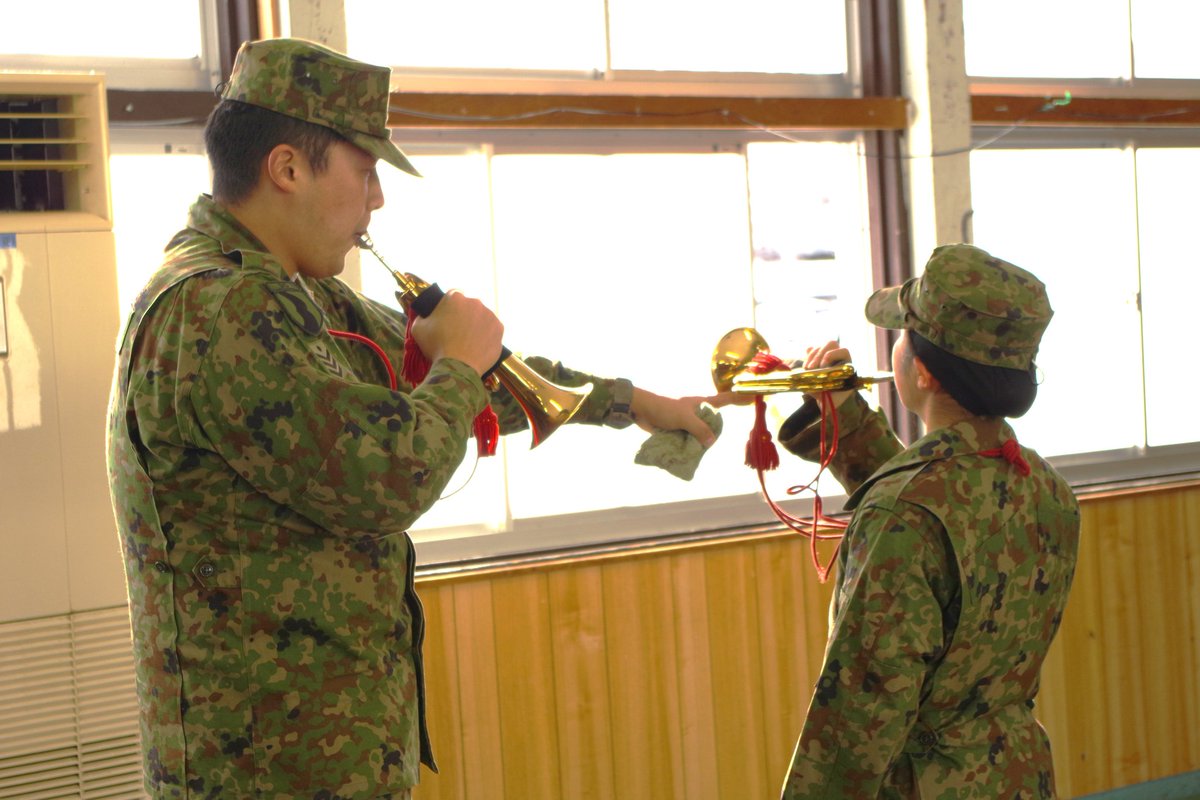 今津駐屯地で、初級らっぱ特技集合教育が開始されました。全員らっぱを