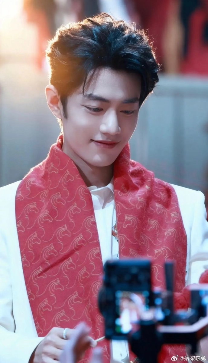 "แอบมองเธออยู่นะจ้ะ แต่เธอไม่รู้บ้างเลย" 🤭🤭