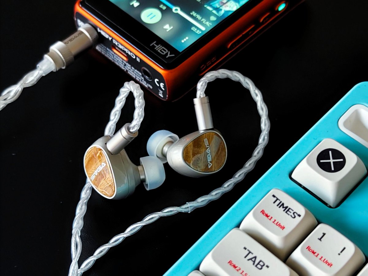 sivga_audio's tweet photo. Engineered for acoustic excellence. Que UTG pairs a flat glass diaphragm with a dynamic driver for vivid sound; its zinc alloy cavity improves the sonic purity.

#Sivga #QueUTG #hifi #earphone #IEM #audiophile #MusicLovers https://t.co/QWKAFAvIkT