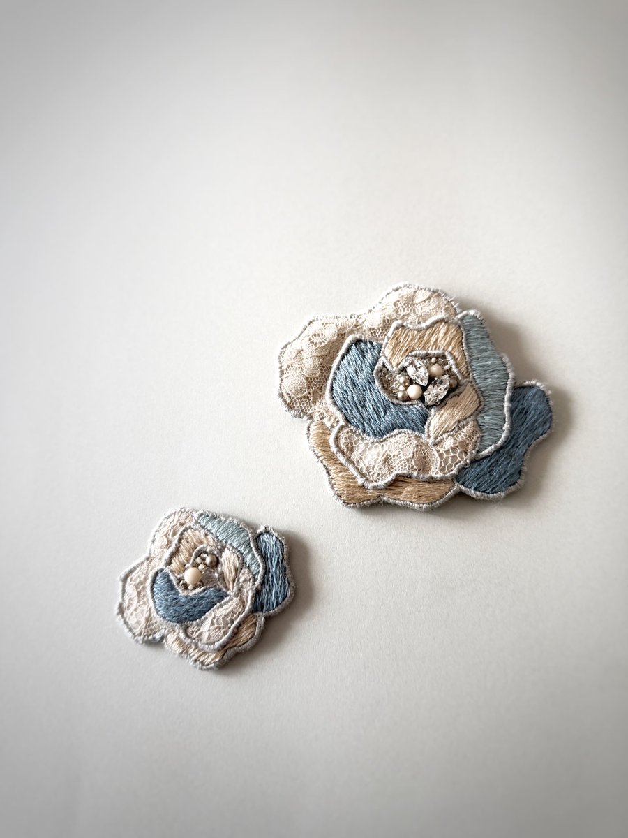 青いバラ🌹

ブローチと合わせて
新しくヘアクリップも作ってみようと思っています。

ヘアクリップは、
カエル🐸とトカゲ🦎も作りたくて
試作も楽しんでいます😊