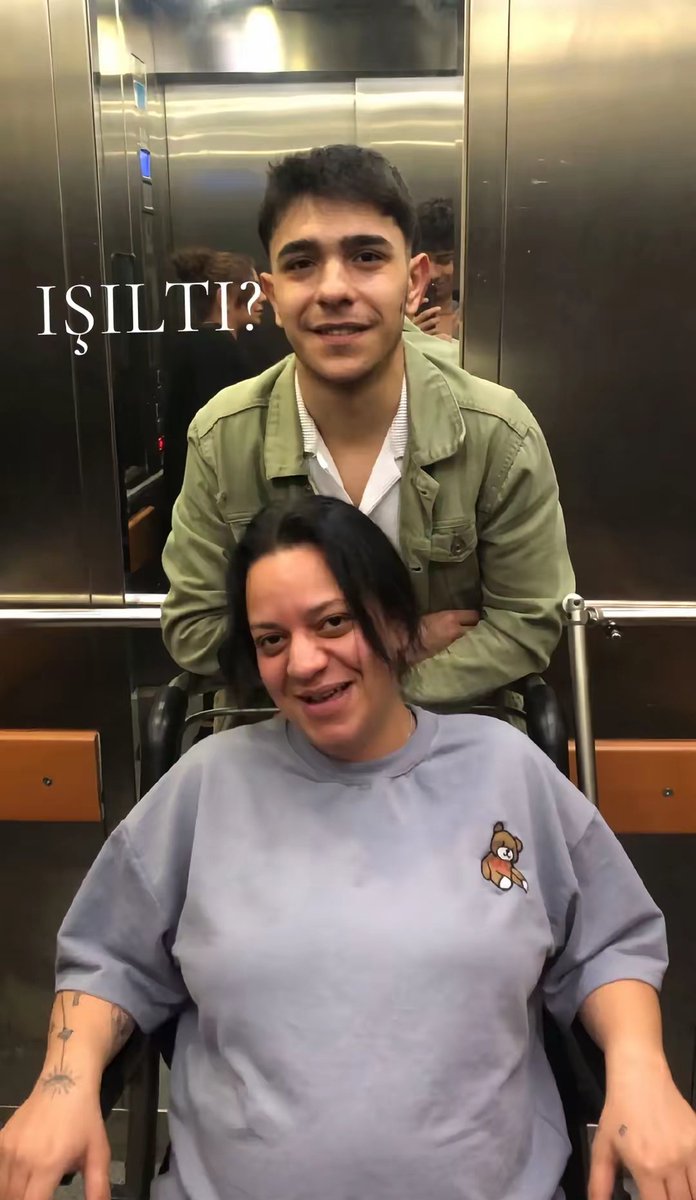 Bir kadın, ‘hamilelik ışıltısı diye bir şey var’ notuyla hamilelik öncesi hâliyle doğuma girmeden önceki hâlini paylaştı.