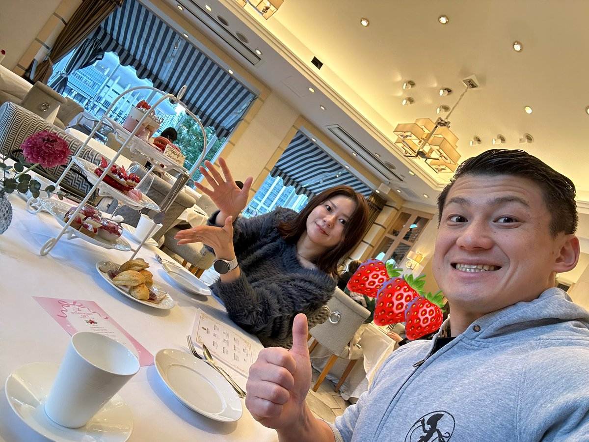 1周年
式場にあるレストランでアフタヌーンティー🫖🍓
