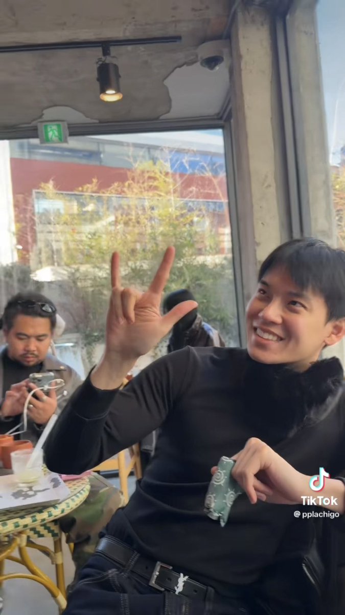 TheoryofYinWar's tweet image. คู่รักมิจฉาชีพมาก พี่อั๋นจ้างให้ยก🤟🏻ให้กัน วอร์ยกแล้ว หยิ่นบอกถ้าให้ยกด้วยต้องหารครึ่ง วอร์ยอมแบ่งด้วย 🤣🤣🤣🤣🤣

#หยิ่นวอร์ #yinyin_anw @yinyin_anw #warwanarat @warwanarat