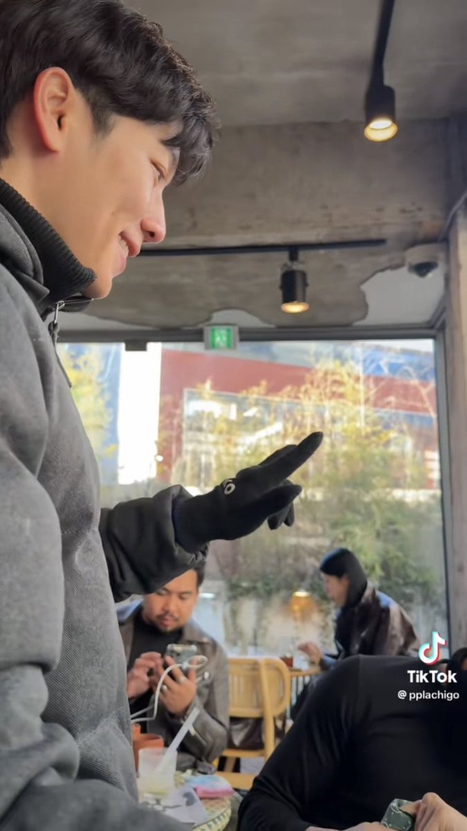 TheoryofYinWar's tweet image. คู่รักมิจฉาชีพมาก พี่อั๋นจ้างให้ยก🤟🏻ให้กัน วอร์ยกแล้ว หยิ่นบอกถ้าให้ยกด้วยต้องหารครึ่ง วอร์ยอมแบ่งด้วย 🤣🤣🤣🤣🤣

#หยิ่นวอร์ #yinyin_anw @yinyin_anw #warwanarat @warwanarat