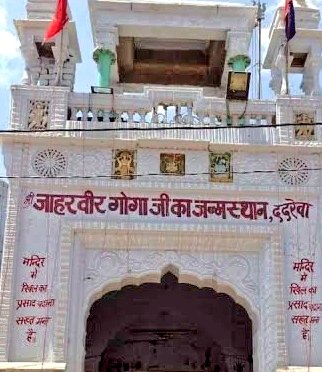 SonOfBharat7's tweet image. "जाहरवीर"  कब  "जाहरपीर"  हो गया

किसी अंधे नपुंसक को पता ही न चला.....

और जब रिद्धिमा @Ridhu417Sharma नाम की बहन ने इनका भांडा फोड़ दिया तो उसके खिलाफ FIR करा दी गयी...

Repost ✊ जबतक वीर गोगा जी
जन्मस्थान को जिहादी मुक्त न कर दिया जाए

Hello @BhajanlalBjp जी
FIR उस मौलवी के…