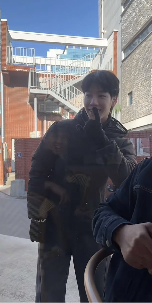 aom_kaycna's tweet image. คนที่อยู่ในเงากระจก ยิ้มกว้างมากกจ้า
#yinyin_anw @yinyin_anw  #warwanarat @warwanarat Yin Anan W.Wanarat #หยิ่นวอร์ #YINWAR