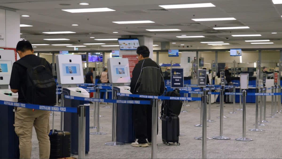 Australia’s peak airports body has renewed calls for more revenue from passenger charges to be invested in “modernising” the border. #aviation #aerospace
bit.ly/4qTMr5E