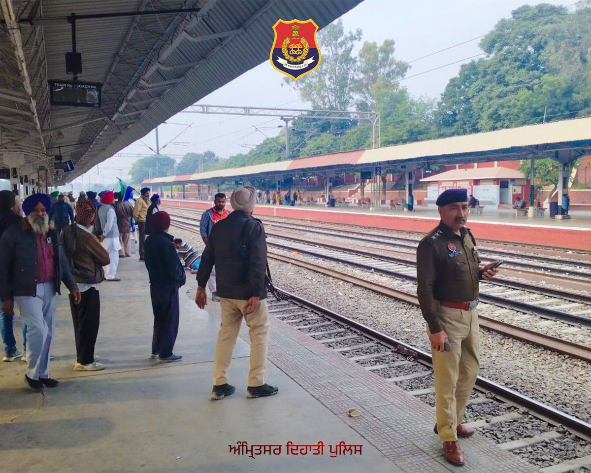 AmritsarRPolice's tweet photo. Railway Station Checking (By DSP SD Baba Bakala)
Amritsar Rural Police conducted special checking at railway stations to strengthen security arrangements.
#AmritsarRuralPolice #DSPBabaBakala #RailwayChecking #SafetyFirst #PunjabPolice https://t.co/JswjlICPvH