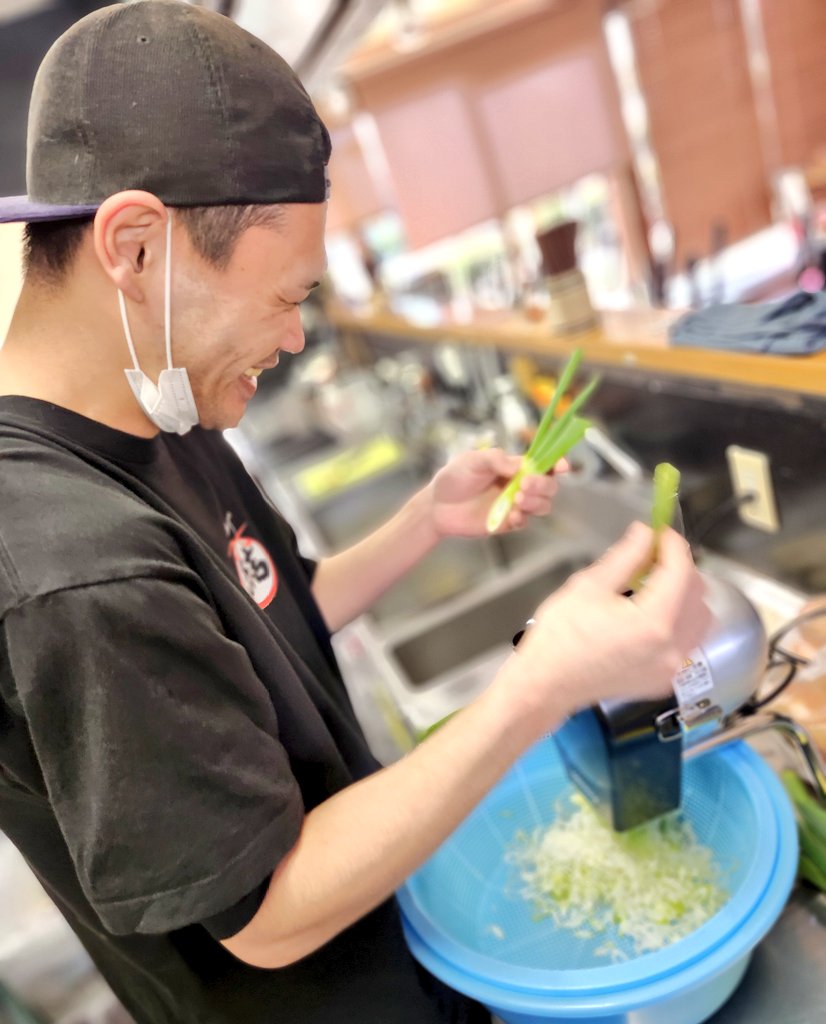 昼の部ありがとうございました！

季節限定
『もつまぜそば』残り7食

皆様のご来店をお待ちしております！