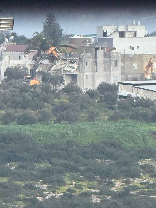 palinfoen's tweet image. Israeli occupation forces demolish two Palestinian homes in al-Zarazir village, in the occupied Palestinian territories.

#GazaGenocide
#HappyNewYear
#HappyNewYear2025
#gazacrimes
#europe #Gaza #Palestine
#Israeliwarcrimes #غزة