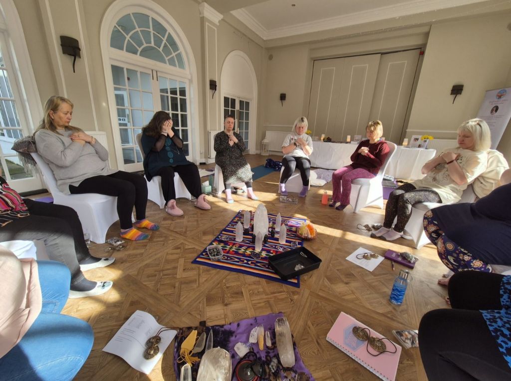 Have you booked your space on Crystal Retreat Scotland Feb 27 - March 1?
Featuring Philip Permutt along with Paddy Regan, The Kent Crystal Cave, with Laura Convey, Sue Owen, Angels on Cloud Nine, &amp; sound therapist Fiona Leishman.
We can't wait to welcome you in Scotland!! 🏴󠁧󠁢󠁳󠁣󠁴󠁿💎🥰