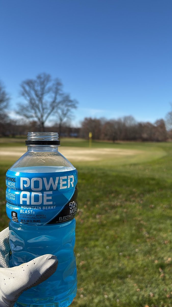 PaulSmythe741's tweet image. I would do crazy things to be violently hungover on a shitty course playing awful golf sipping a blue powerade rn #fuck