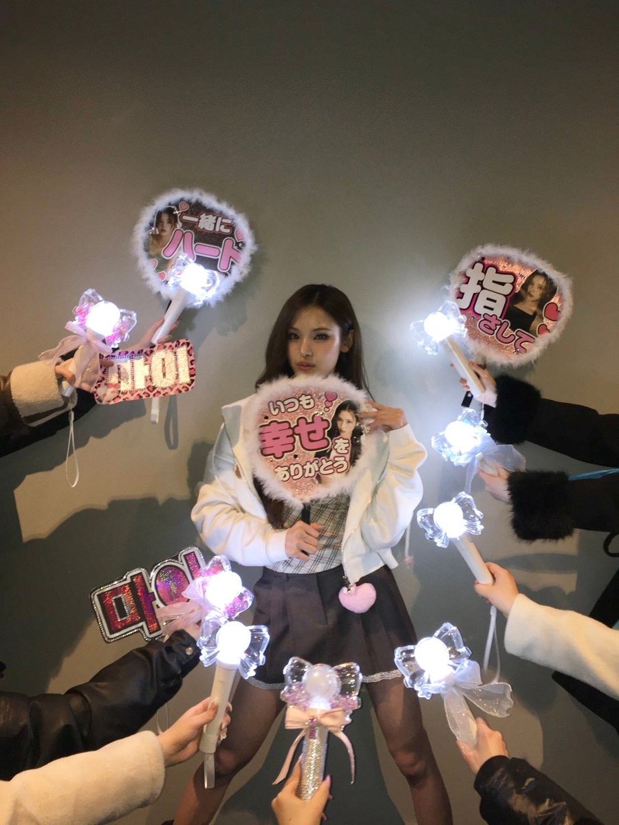 friends support mai at the izna Fancon Day 1 event ✨️🎀 #izna