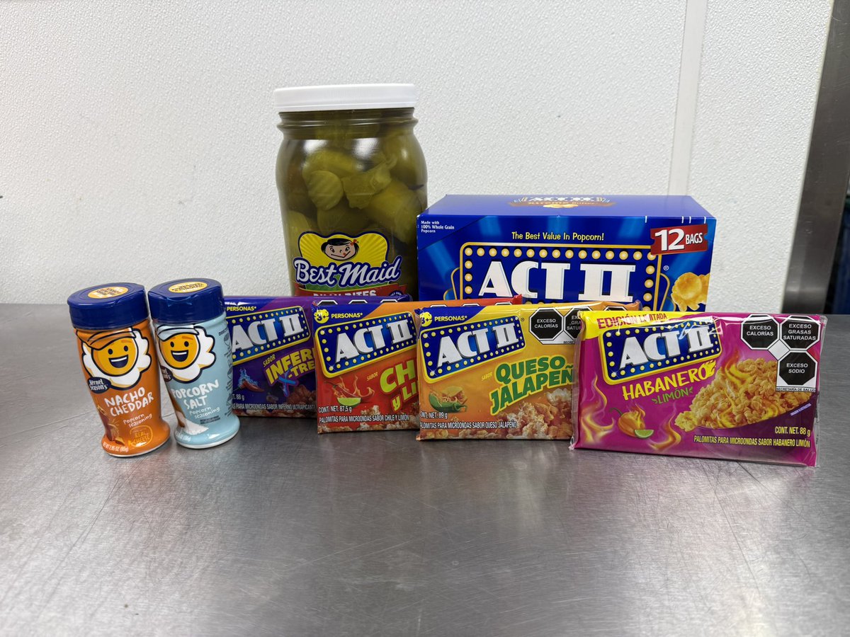 laura robles tweet media