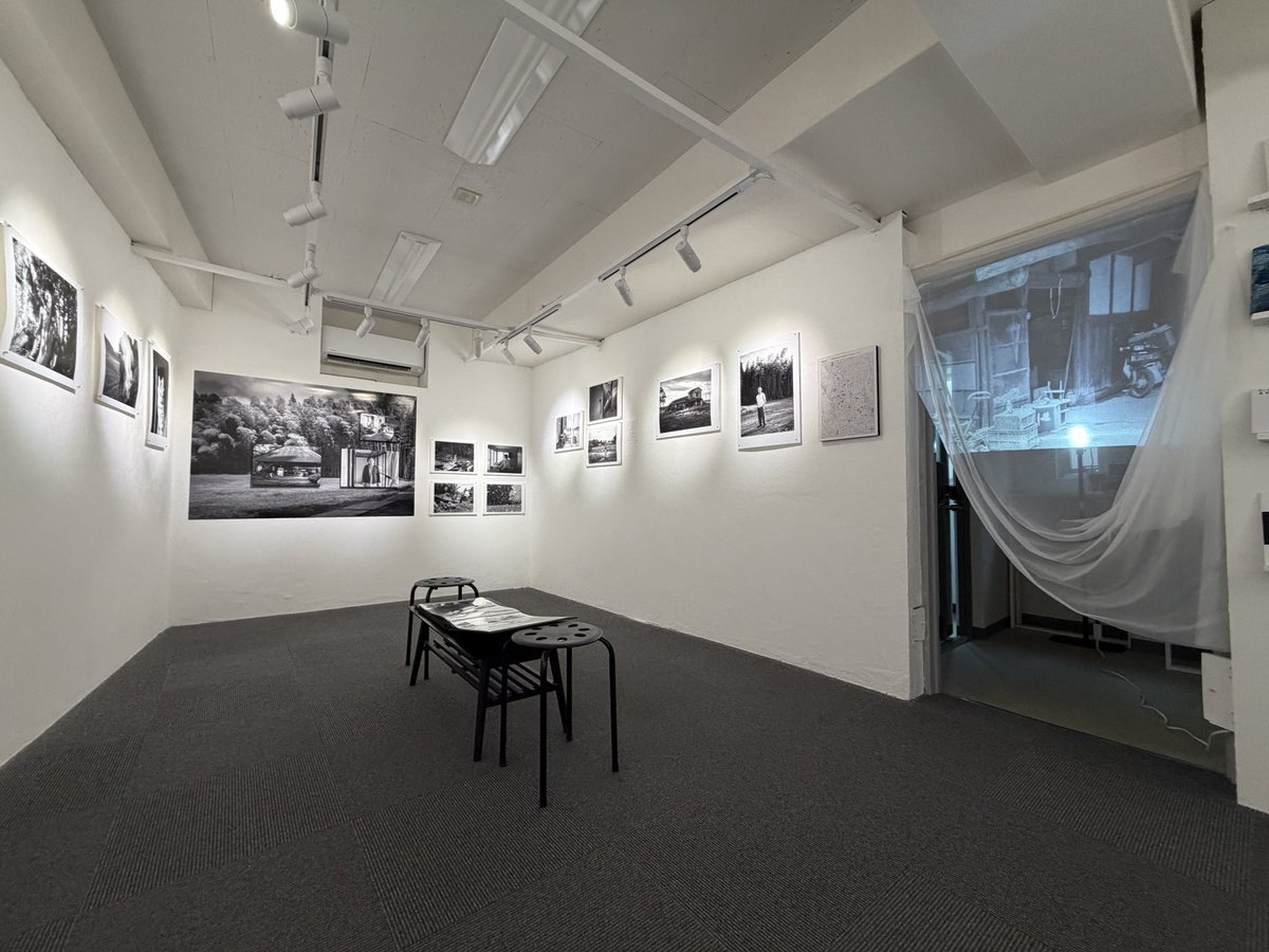 TOKYO BRIGHT GALLERY 齋藤小弥太「土地の記憶」
展示方法も今までと違うが、写真自体も強度のあるものがセレクトされていて、現地と作者それぞれ時が流れるのを感じる。写真の存在感に巻かれ、VR以上の没入感。そしてそれが現状なのか想い出なのか思いを馳せる写真の醍醐味。
