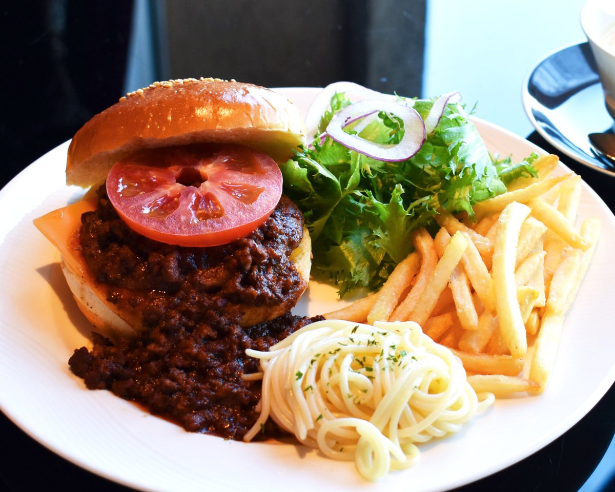 「ラウンジR」2月の月替わりランチ🍽
🌿アジアンセット 　　￥1,500 -
🌿ミートソースバーガー　　¥1,300 -

ぜひラウンジRにお越しください✨

📌ホテル ユニバーサル ポート ラウンジR
⏲ランチ 11:30～15:00
r.qrqrq.com/bp4pYc2b
