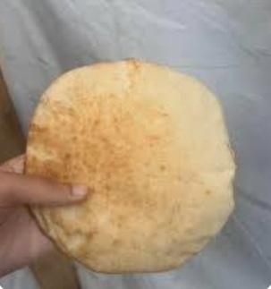 بالنسبة لي، لا رمز وطني أصدق من رغيف الخبز؛ فإذا حضر حضرت معه الكرامة.
أما من شبعت بطونهم وبطون حاشيتهم، وتركوا الناس للجوع، فلا قيمة لهم عندي.