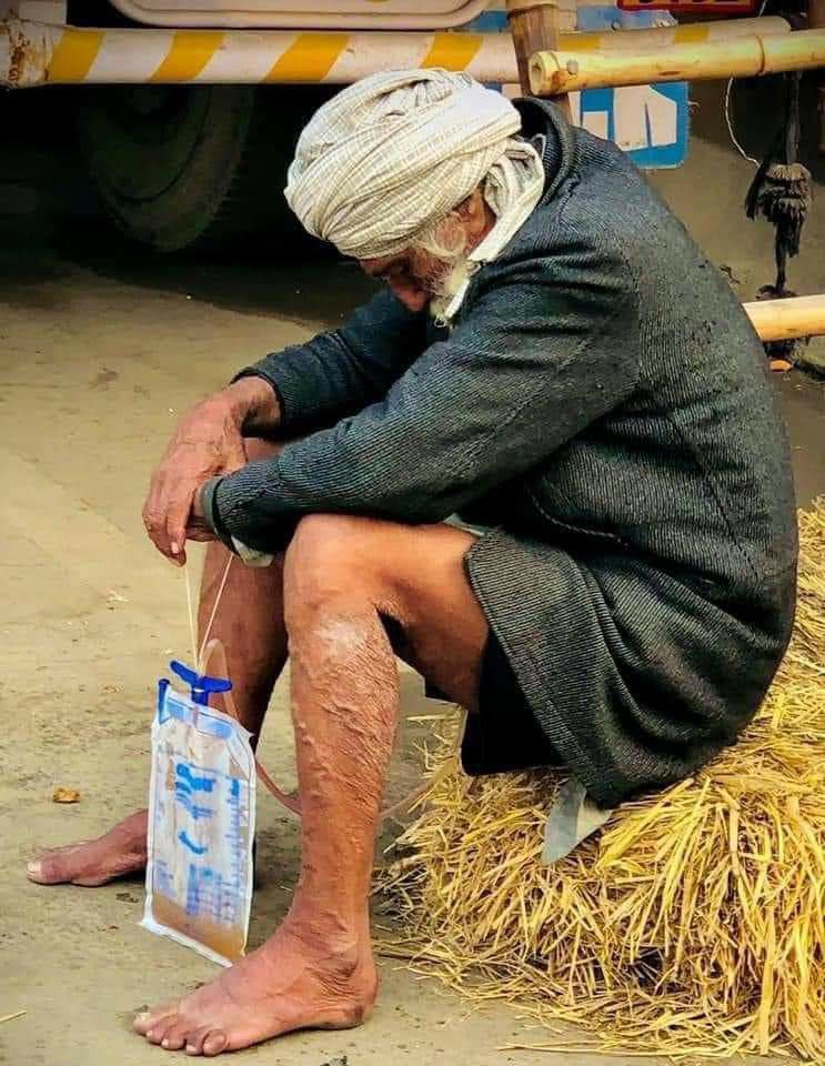 Tractor2twitr_P's tweet photo. Dear Sanghis… This is what it takes to win a protest …. patience, sacrifice, and standing your ground with dignity.

Mere slogans and hurling insults &amp; abuses at Modi won’t work. https://t.co/kbSJYv9Vdo