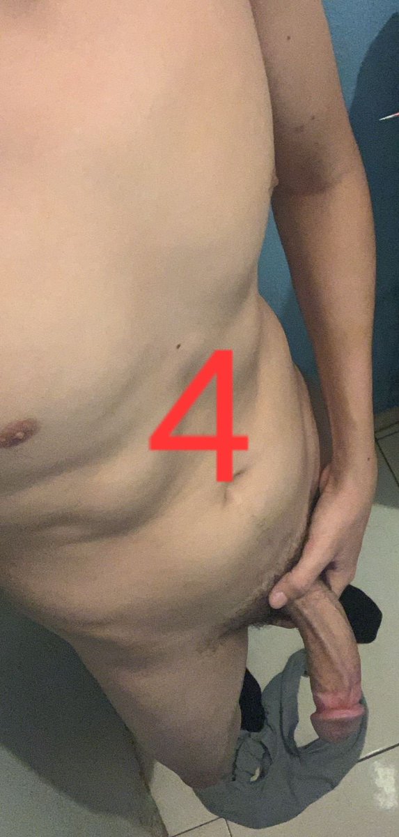 Chaqueteros, voten por el orden en que quieren ir leyendo los Relatos.

1. Mí Pequeño Gran Hermanito.
2. Mí Papá usa su Vergota para romper mi Culo.
3. Mí Vecinito aprende a usar su Verga.
4. Mí Cuñado me usa, cuando tiene mucha Leche.
 
Comenten, dejen sus RT y MG, Voten ya 🥵