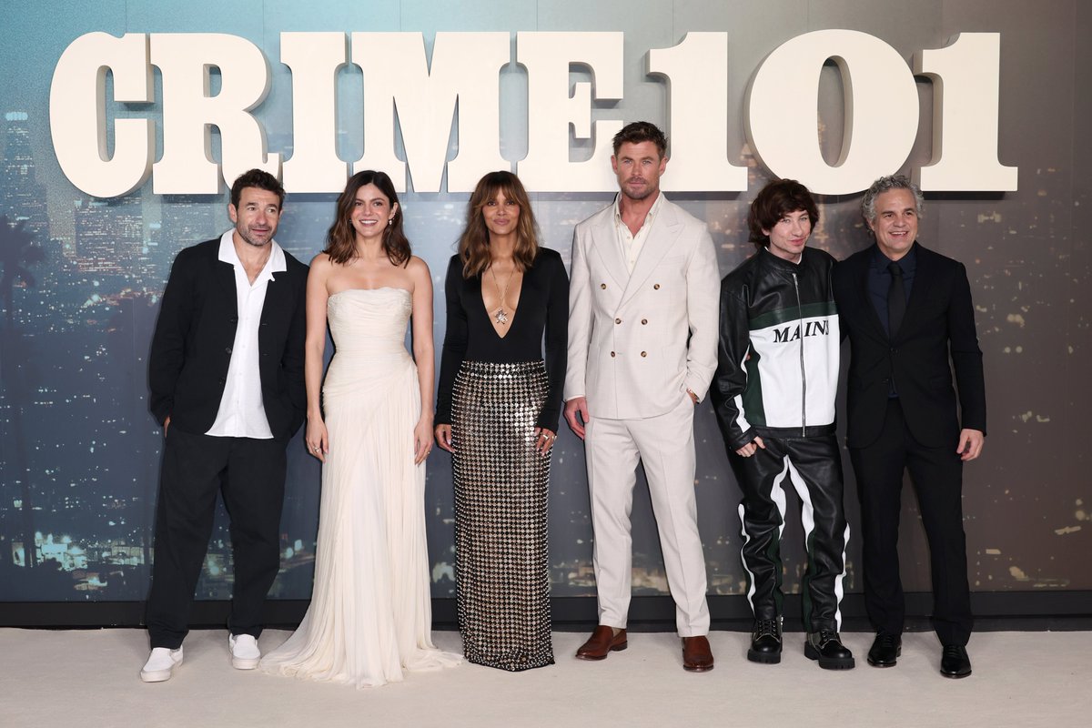 映画『クライム101』
European Gala Screening in ロンドン🇬🇧
￣￣￣￣￣￣￣￣￣￣￣￣￣￣￣￣￣￣
#クリス・ヘムズワース #マーク・ラファロ
#ハル・ベリー #バリー・コーガン
#モニカ・バルバロ 他
アカデミー賞®豪華キャスト陣が登壇🎬

極上のクライムアクション・スリラー