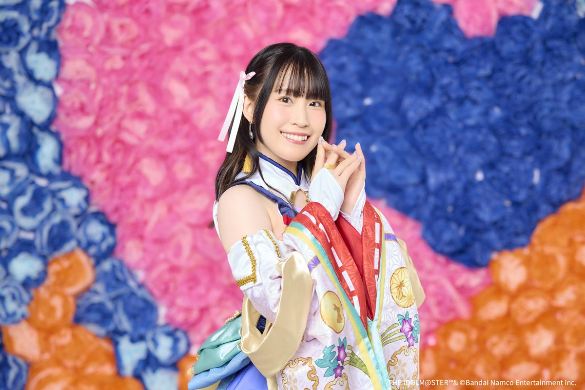 imas_CGofficial's tweet image. 🧵#デレミリ衣装展🪡
⌢⌢⌢
デレステ10thツアー
　メモブオフショット公開🎀
　　　　　　⌢⌢⌢
展示会では実物衣装を見ることができますよ✨ 
#藤原肇 役
#鈴木みのり さん

👇衣装展詳細情報公開中🌈
idolmaster-official.jp/live_event/cos…