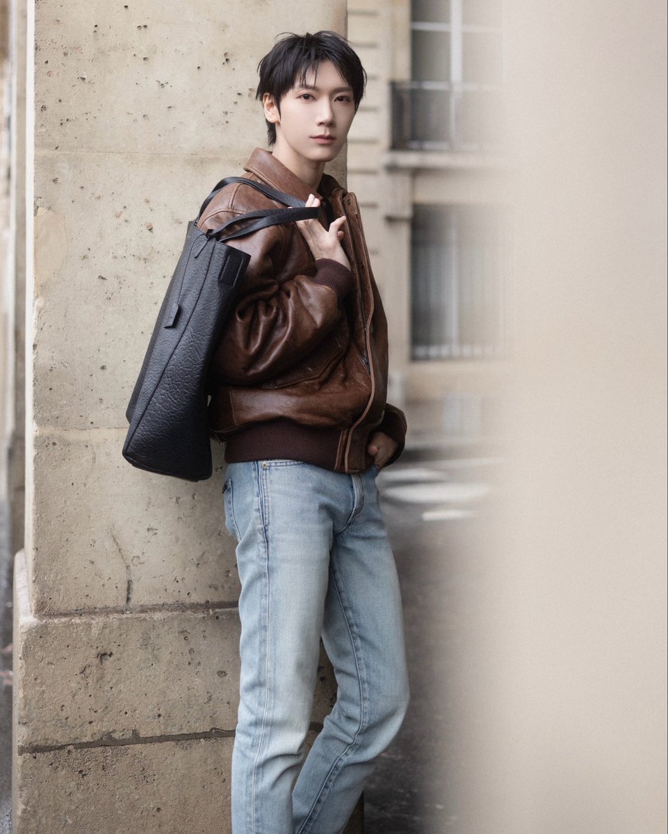 Siam_Paragon's tweet image. ส่องสตรีทลุคสุดไอคอนิกของ #TENLEE จาก Saint Laurent ณ กรุงปารีส ประเทศฝรั่งเศส ถ่ายทอดความคลาสสิกเหนือกาลเวลา ผสานซิลูเอตเฉียบคมและตัวตนที่ชัดเจนในแบบ Saint Laurent

แฟนๆ ชาวไทยอัปเดตคอลเลกชันล่าสุดได้ที่ Saint Laurent ชั้น M สยามพารากอน 

TENLEE WITH YSL MENs WINTER26…