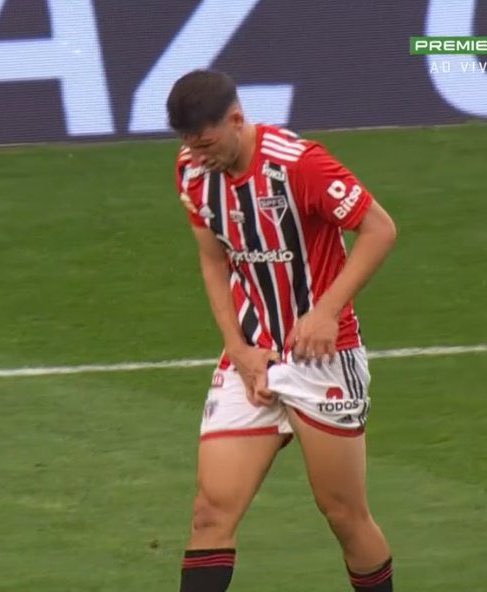 gecoment's tweet image. TOMA AQUI TEU PÊNALTI ARRASCAETA 🖕