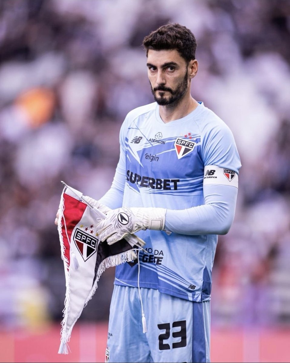 No último lance. Ele. Sempre ele.

Rafael!!!!!