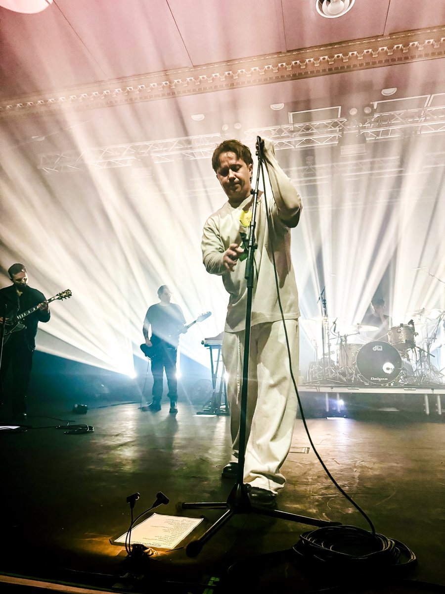 :: Dayna :: tweet media